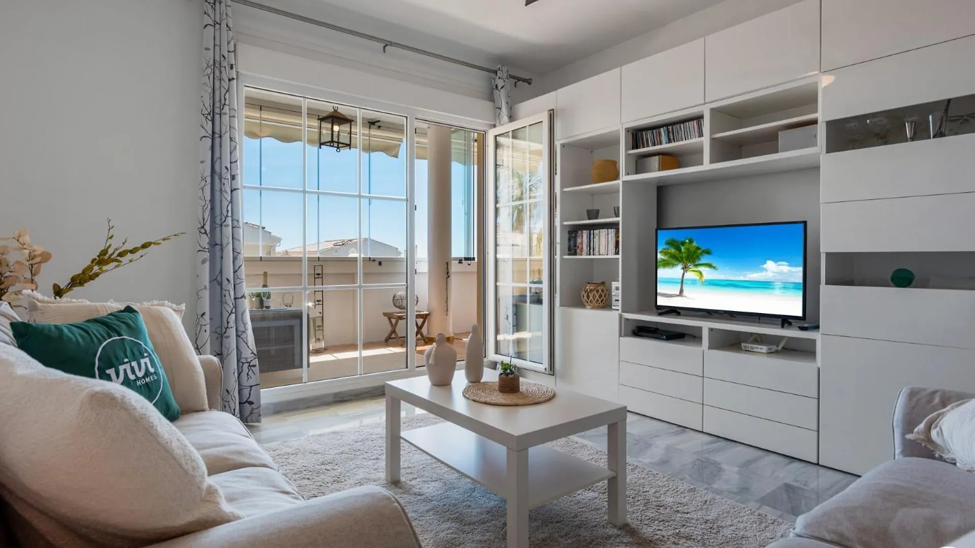 Vivi Homes - Rome Pool, Garden, Golf & Beach Marbella Spain