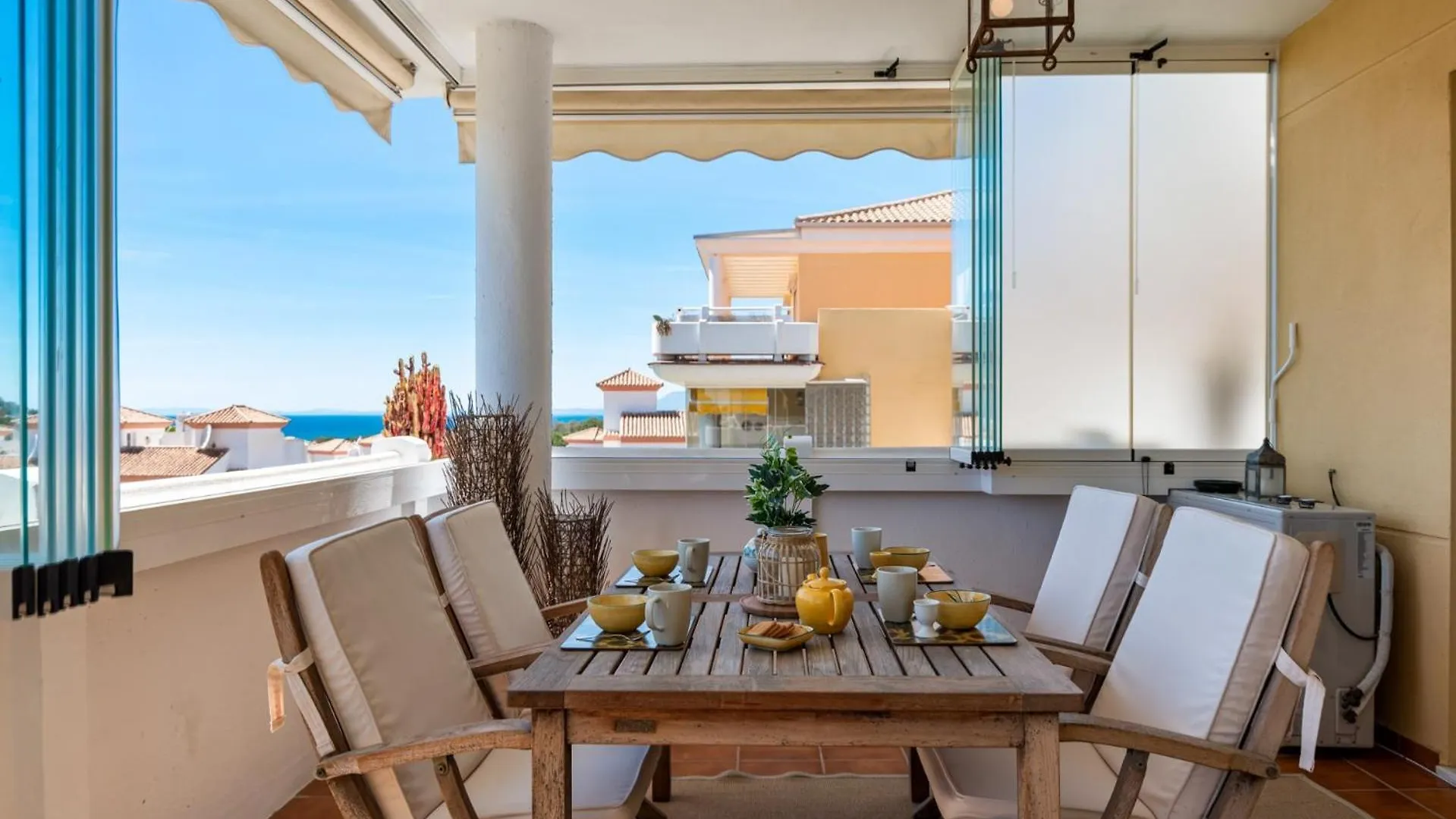 Vivi Homes - Rome Pool, Garden, Golf & Beach Marbella Apartment