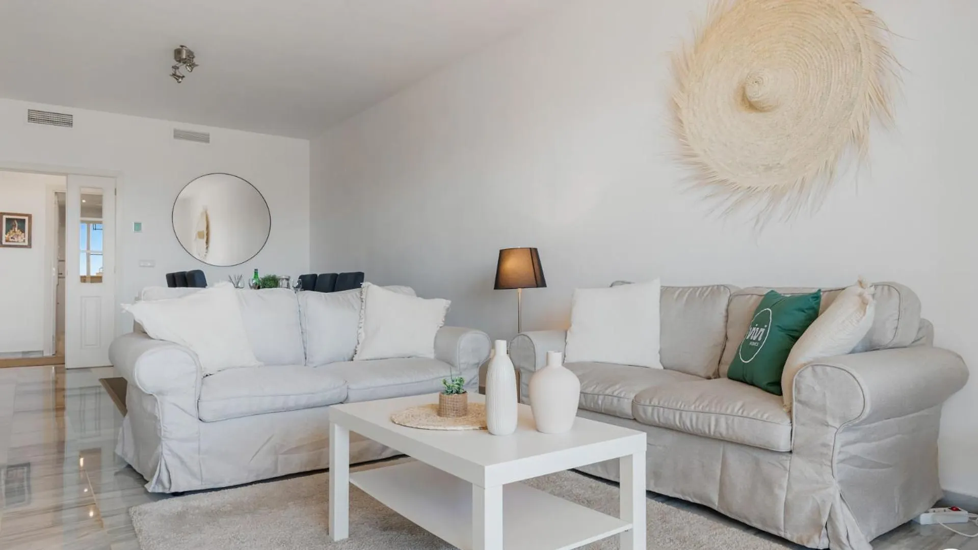 Vivi Homes - Rome Pool, Garden, Golf & Beach Marbella Apartment